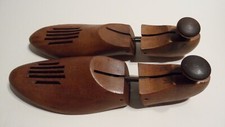 VTG Pair Wood Shoe Foot Forms Shaper Stretcher Flexible Size 10, 2 Medium 
