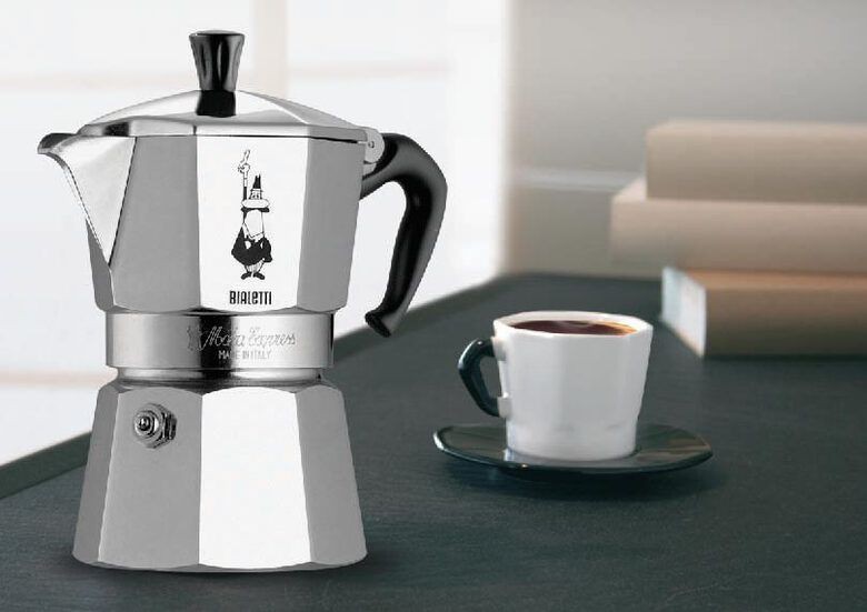 Moka Bialetti 18 Tazze Express: Il Rito del Caffè Italiano in Formato Maxi