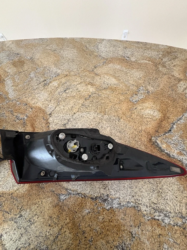 Juego de pares de luces traseras exteriores izquierda y derecha Mazda 3 2017 originales OEM Foto 4 de 4