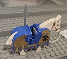 Lego MINIFIGURE- Castle Kings Knight  Horse Set #70404   Lot37