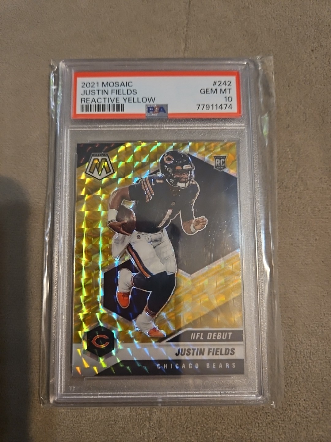 2021 Mosaic Justin Fields Reactive Yellow NFL Debut ROOKIE PSA 10 #242 LOW POP!