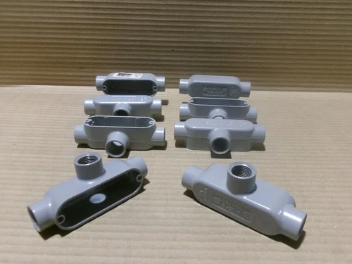 New Lot of 8 E121488 1/2" Type T Conduit Body AK