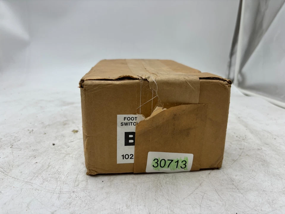 Control de pedal interruptor de pie industrial McGraw Edison Gemco Foto 3 de 3