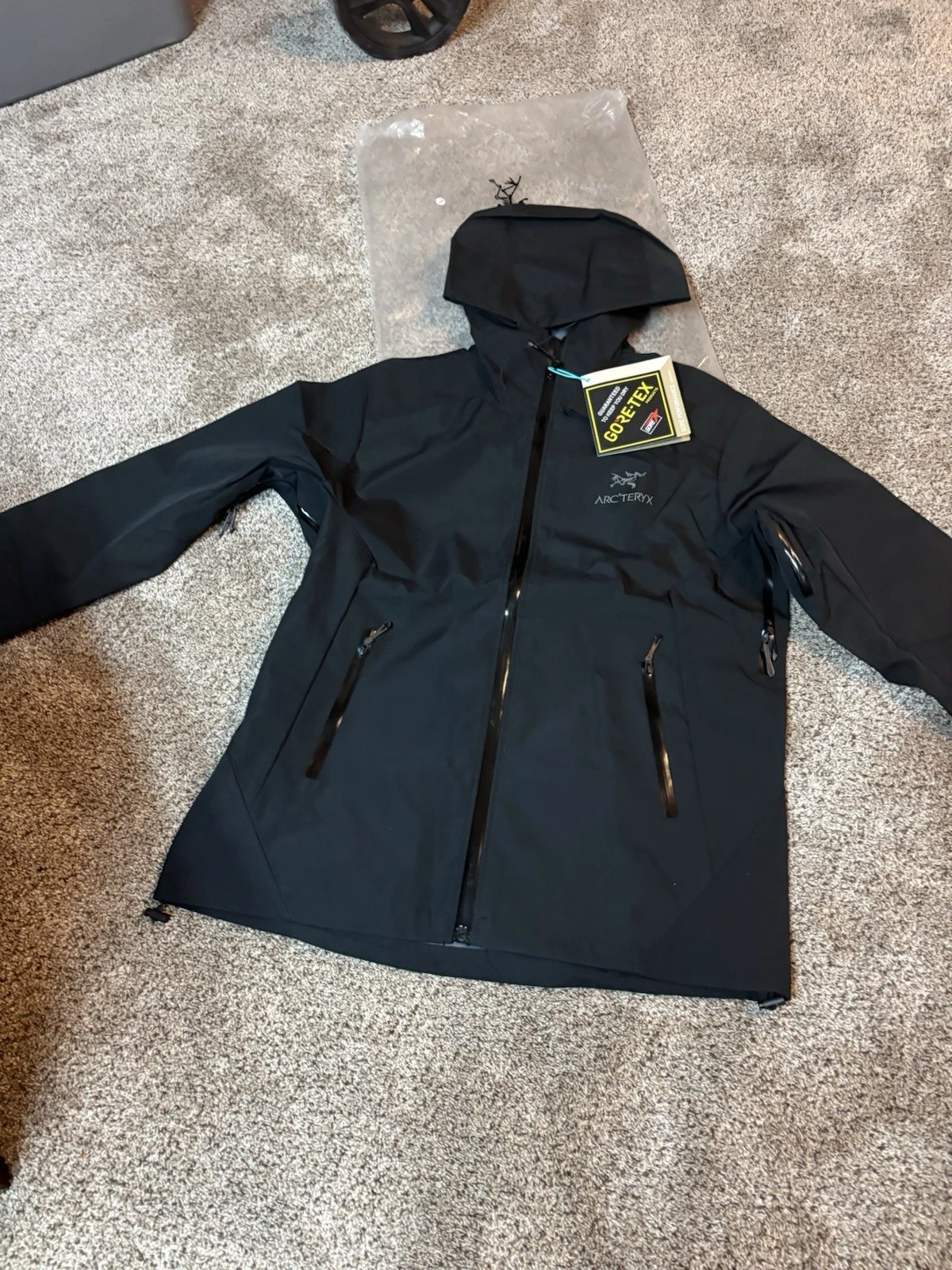 Arc’teryx Beta LT Waterproof GORE-TEX Jacket – Black  Brand New with Tags Size L image 1