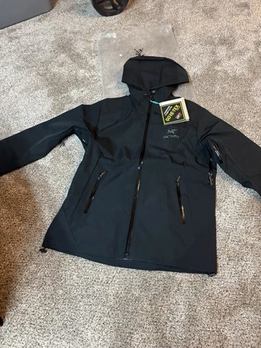 Arc’teryx Beta LT Waterproof GORE-TEX Jacket – Black  Brand New with Tags Size L video thumbnail