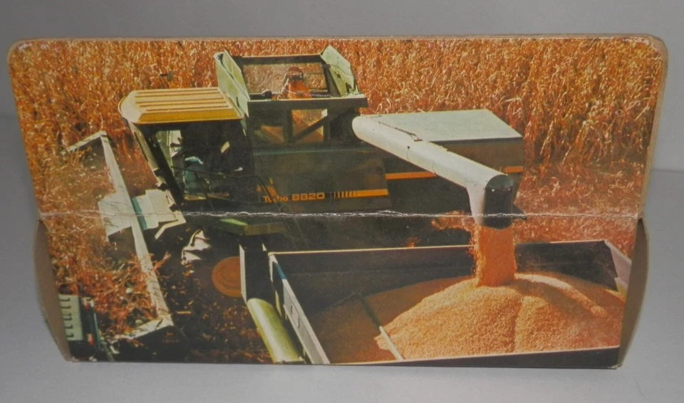 Ertl 1:80 Scale John Deere Combine with Corn & Grain Heads #537 NOS - Image 4 of 4