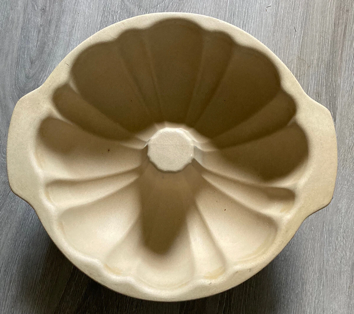 The Pampered Chef Family Heritage Stoneware Fluted Bundt, 45 OFF