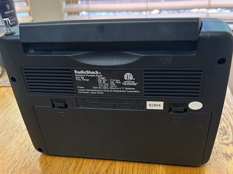 Radio Shack AM/FM/TV Radio with AC Cord, Ear Piece, Model Number 12-887 ...