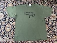 Camisa de ametralladora militar vintage Y2K 'Smoke This'