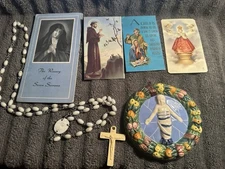 Lot Of 6 Religious items. Rosary Booklet and plastic Rosary Beads, Della Robbia.