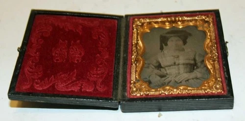 ANTIQUE AMBROTYPE PHOTO WOMAN IN UNION CASE 2-7/8" x 2-3/8" CIVIL WAR ERA c1860s