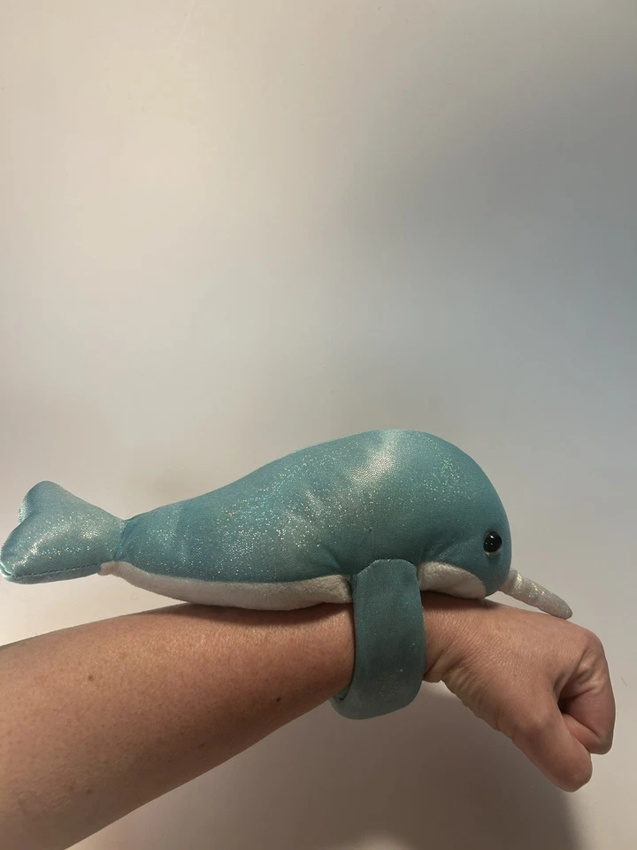 Wild Republic Blue Sparkle Narwahl Huggers Slap 手镯 可穿戴 长毛绒 — 第 2/4 张图片