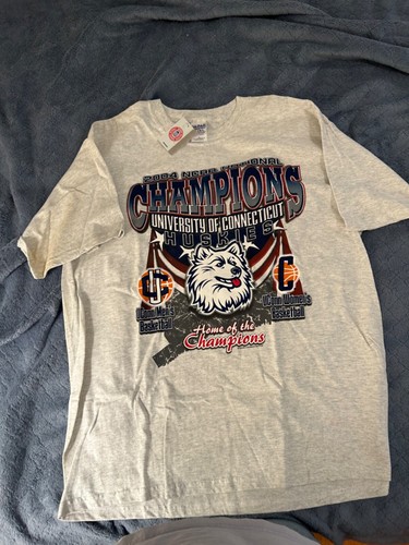 VTG NWT 2004 UConn Connecticut Basketball NCAA Champion XL T-Shirt, with tag