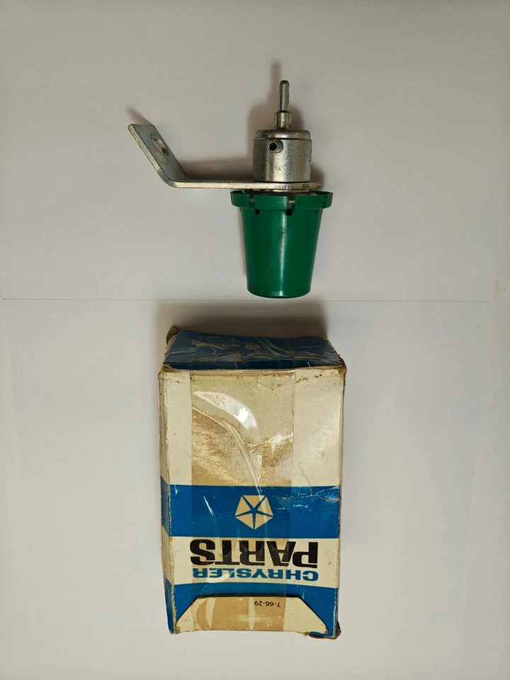 Cubierta de válvula de vacío de control de distribuidor Plymouth Dodge Charger 1966 2806012 nuevo en stock Foto 4 de 4