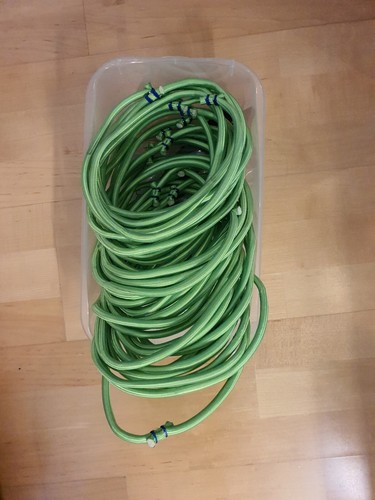 36 grüne Seilringe für Bellicon Trampolin mit blauen Clips.