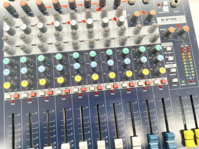 Soundcraft EPM8 8Channel Audio Mixer Excellent Working Soundcraft EPM8 8Channel Audio Mixer Excellent Working