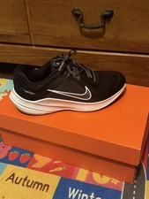 Nike Quest 5 Womens Size 7