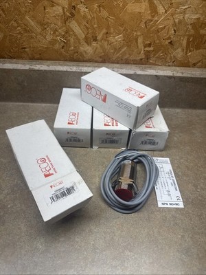 Lot Of 5 AECO proximity sensor SI30-C10 PNP NO+NC