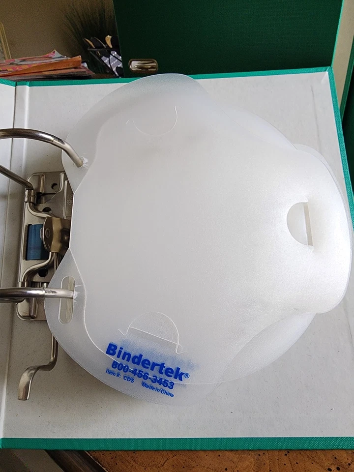 Set of 3 Bindertek 2-ring CD / DVD Storage Binders EUC - Image 4 of 4