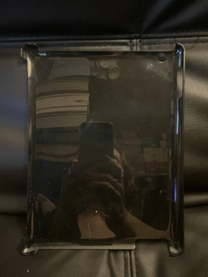 COACH iPad Sig. "Funda de plástico duro moldeada negra y gris 9,1/4"" H x7 1/4"" x1/4""" Foto 4 de 4