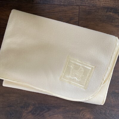 Bright Future NEW Baby Blanket Yellow Fleece Satin Patch Trim Carriage NWOT D8