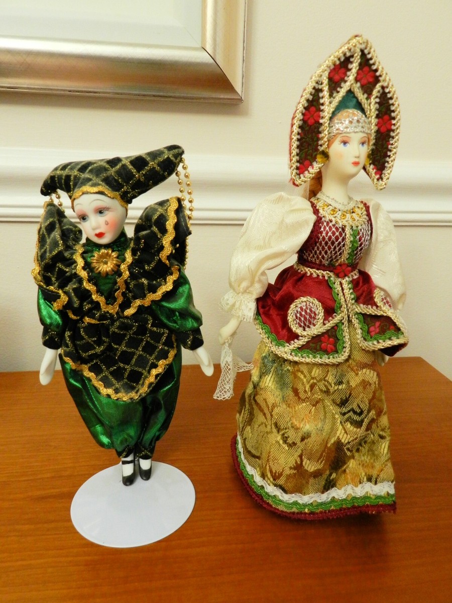 2 VINTAGE PORCELAIN DOLLS: Russian/Ukranian Dress (10