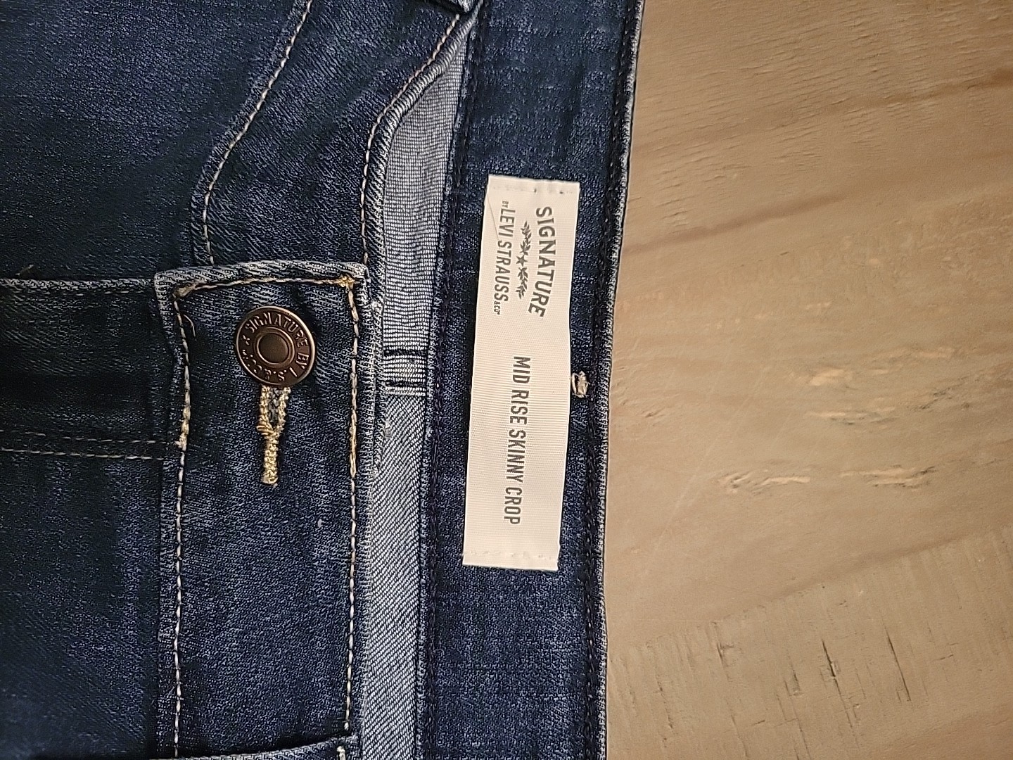 Signature by Levi Strauss Jeans Women's 37 X 24  Skinny Crop Mid Rise thumbnail 5