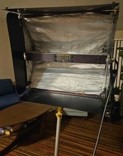 Lowel Softlight 2 Professional Tungsten Lighting Kit w/ Tripod Stand  Case Used