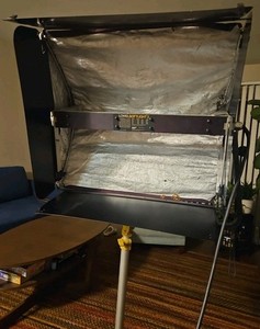 Lowel Softlight 2 Professional Tungsten Lighting Kit w/ Tripod Stand & Case Used