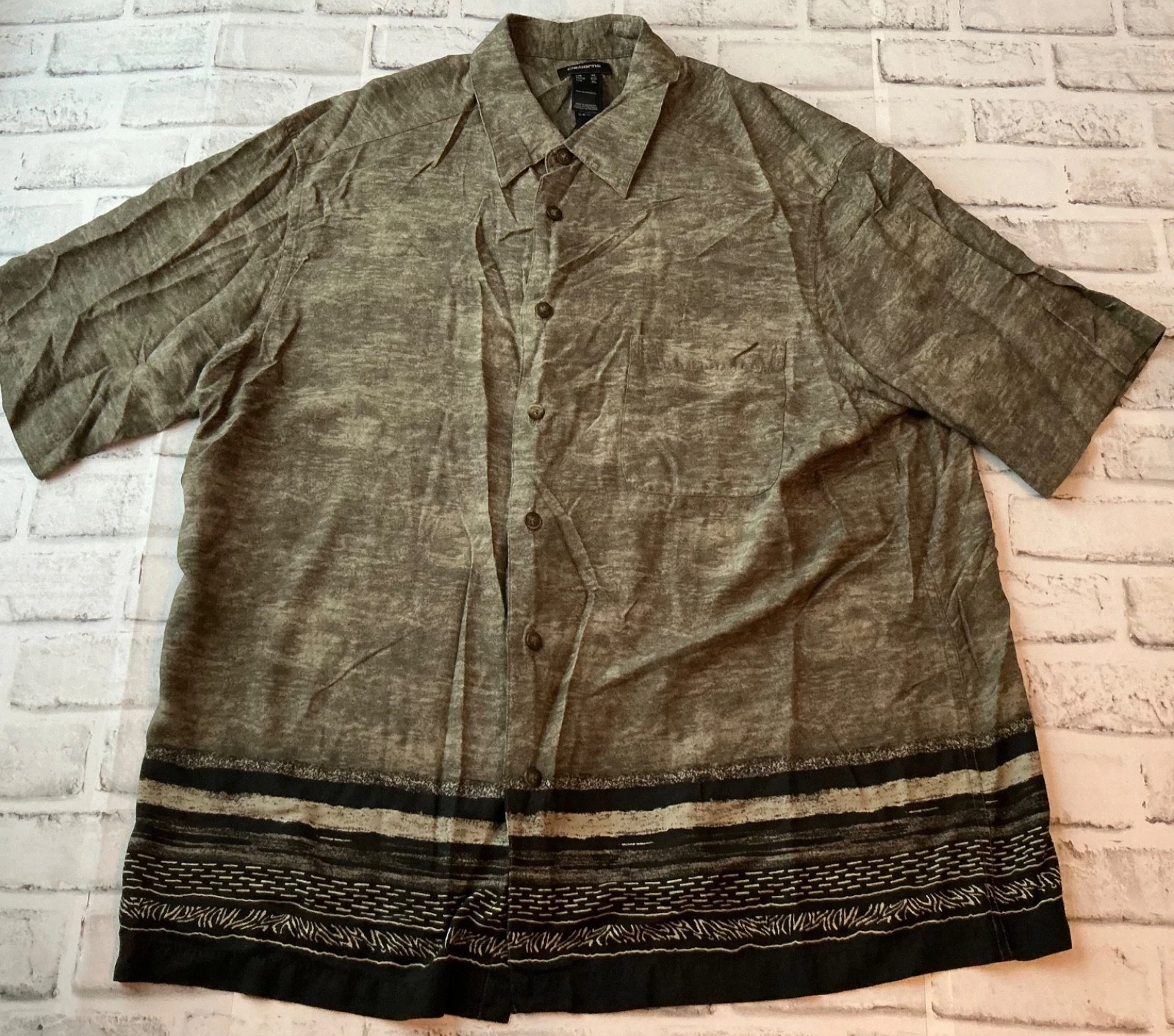 Claiborne Shirt Mens XL Green Black Hawaiian Aloha Rayon Camp Button Front
Opens in a new window or 