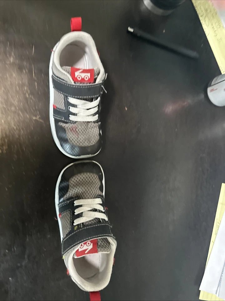 Boys Athletic Shoe Size 10 - Image 2 of 3