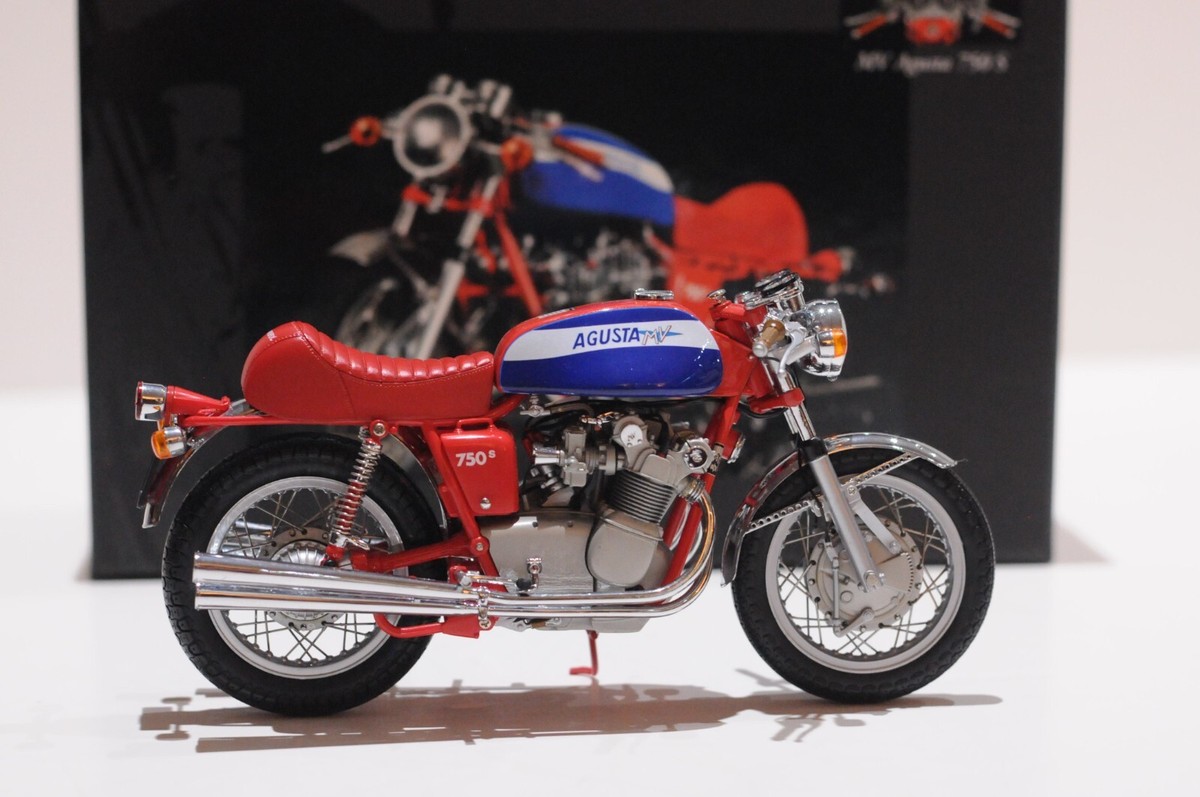 MINICHAMPS MV AGUSTA 750S RED/BLUE IN SCALE 1:12 122121400