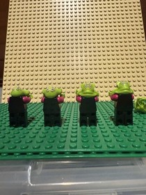 LEGO Alien Conquest Pilot & Warrior Minifigures Lot 7050 7072 7067 7051