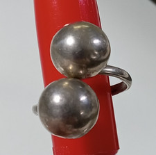 VINTAGE 1970 STERLING SILVER 925 RING 2 HOLLOW BALLS SPHERES sz 7.5 from MEXICO