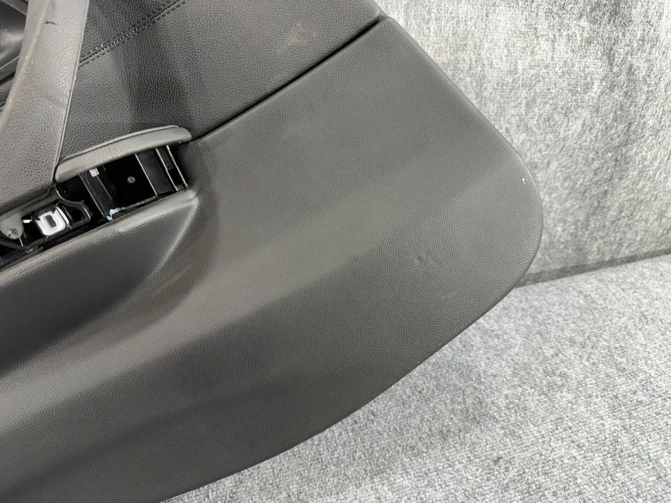 6-11 BMW E90 335 328 M3 Sedán Puerta Trasera Izquierda Panel de Tarjetas Borde Cuero Negro OEM Foto 2 de 4