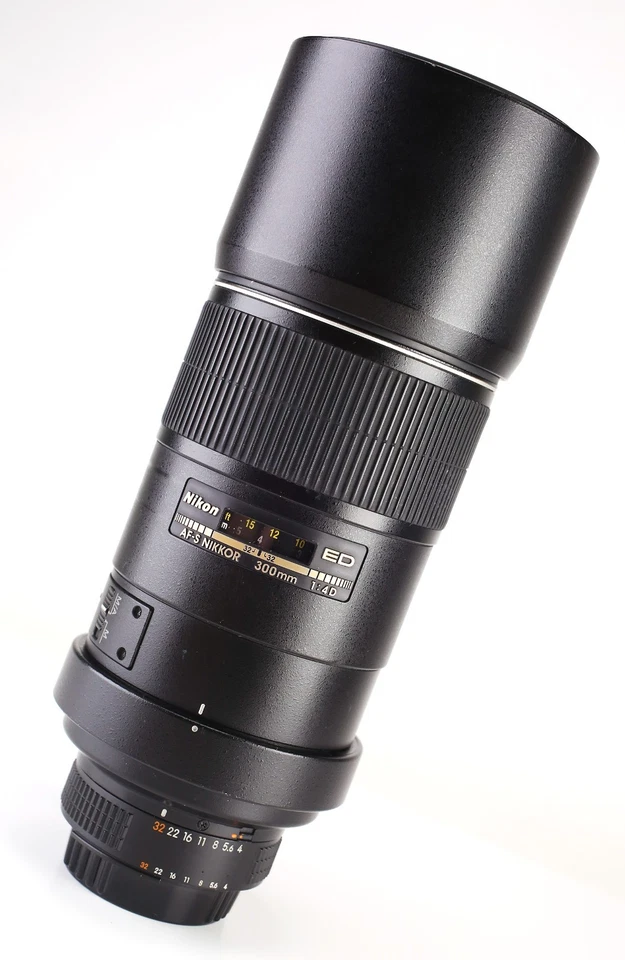 Nikon AF-S 300mm F4 D Autofocus Prime Lens with Front & Rear Lens Caps - Image 2 of 4