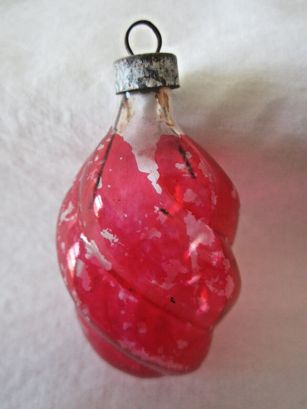 Vintage  Small RED GLASS SWIRL Oval Egg Shape  Christmas ORNAMENT Holiday Decor
