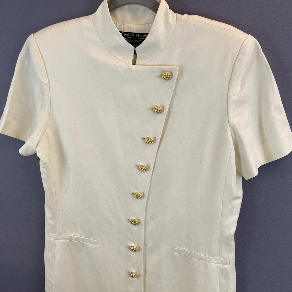 Vestido Vaina Cynthia Howie Maggie Boutique Suave Amarillo Mezcla de Lino Botones Dorados Foto 2 de 4