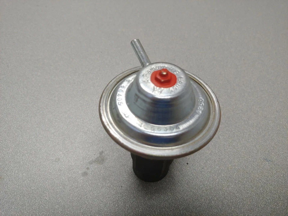 VÁLVULA DE RECIRCULACIÓN DE GAS MOTOR PIERBURG VOLVO 260 EGR ORIGINAL NUEVO DE STOCK Foto 4 de 4