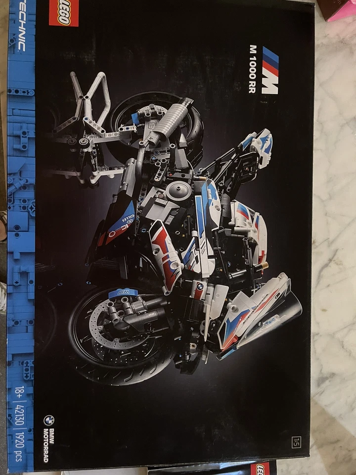 LEGO: Technic - BMW M 1000 RR (42130), foto 1 di 3