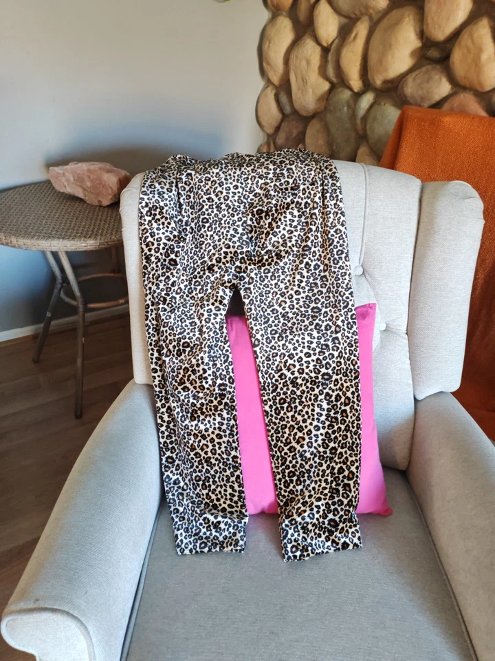 Pantalones capri Velvet by Graham & Spencer Only Hearts - Legging de salón elástico suave Foto 4 de 4