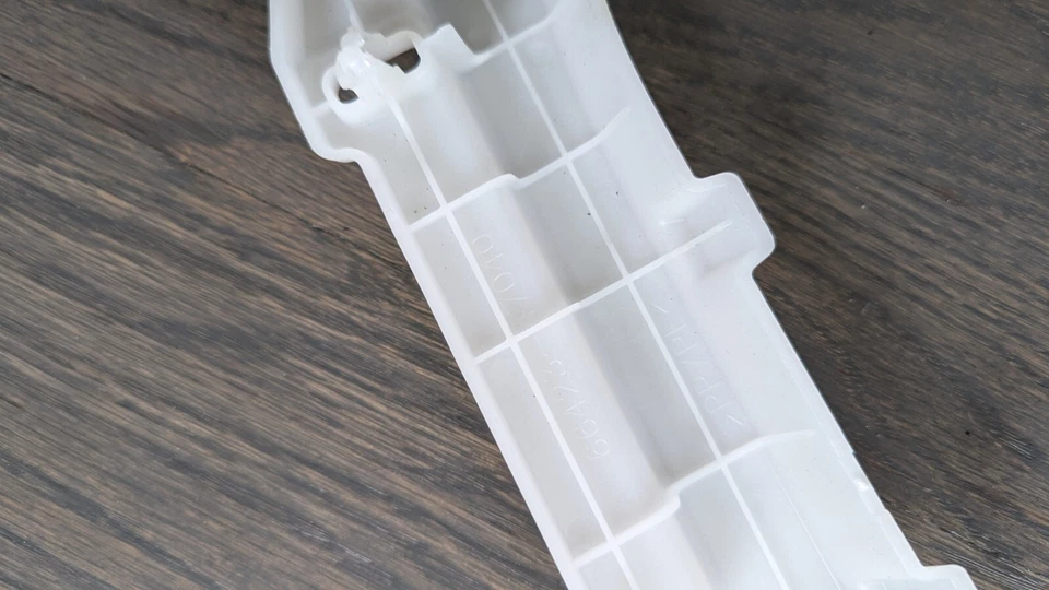 Riel lateral espaciador F 2012 2013 2014 2015 2016 2017 Toyota Prius V izquierdo 66423-47040 Foto 4 de 4