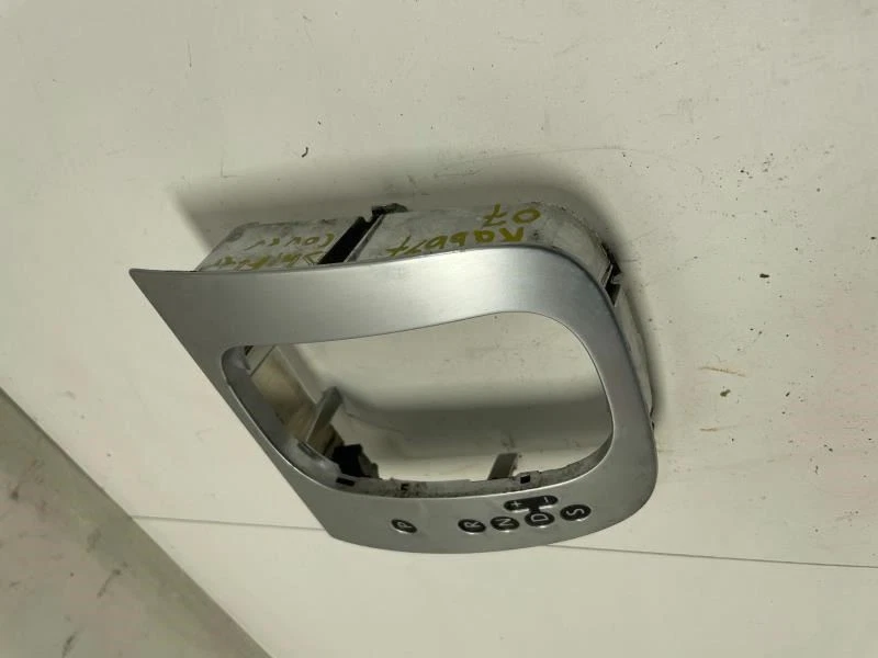 VOLKSWAGEN RABBIT 2008 TRANSMISIÓN PALANCA DE CAMBIOS BISEL CROMADO DE FÁBRICA Foto 2 de 4