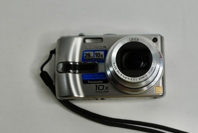 PANOSONIC LUMIX DMC TZ3 CAMERA, SILVER, SCREEN HAS SOME SCRATCHES, CHARGER