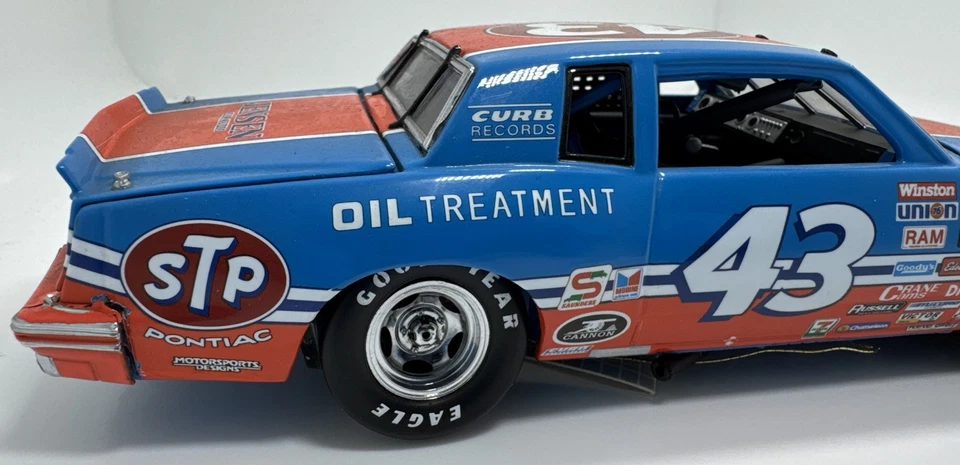 Richard Petty #43 1984 STP Pontiac 200th NASCAR Win RARE Franklin Mint 1/24 1:24 - Image 4 of 4