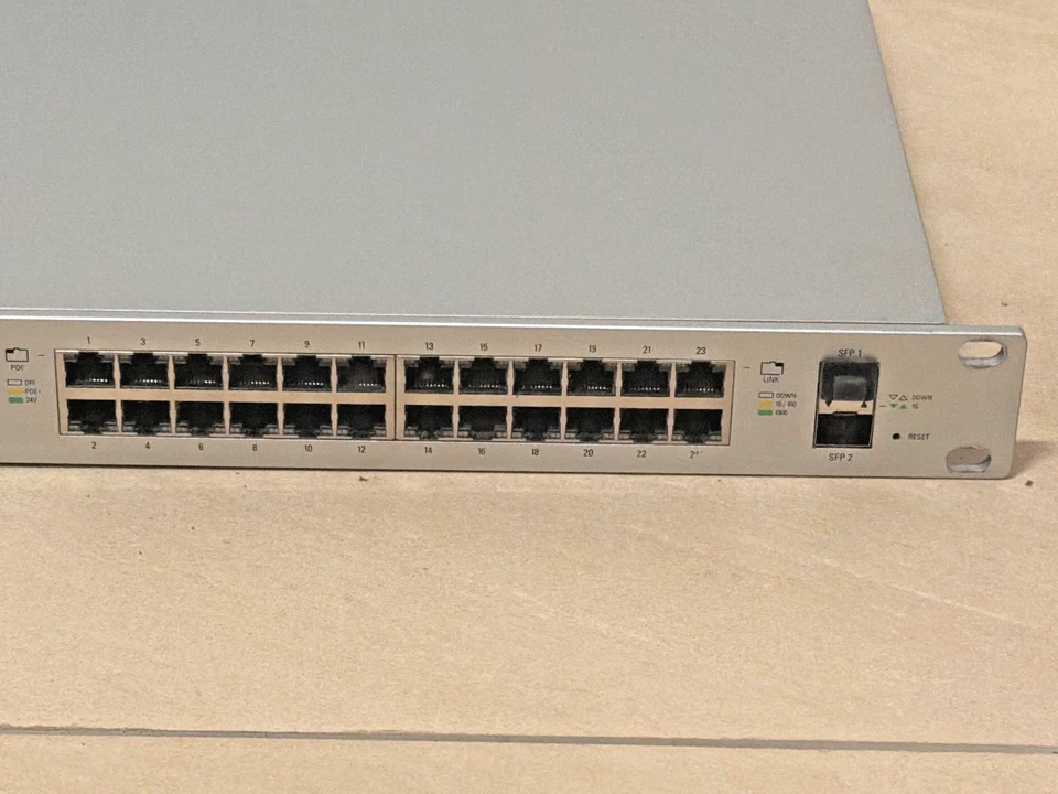 Unifi 24-Port PoE Switch ( US-24-PoE )