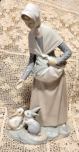 NAO LLADRO Peasant Girl Woman feeding Bunnies RABBITS 11.5 inches - Picture 3 of 17