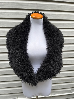 Indra Black Knit Finn Raccoon Fur Scarf: FurHatWorld.com NWT Theory Scarfurra Black (fur neck wrap) display picture 1