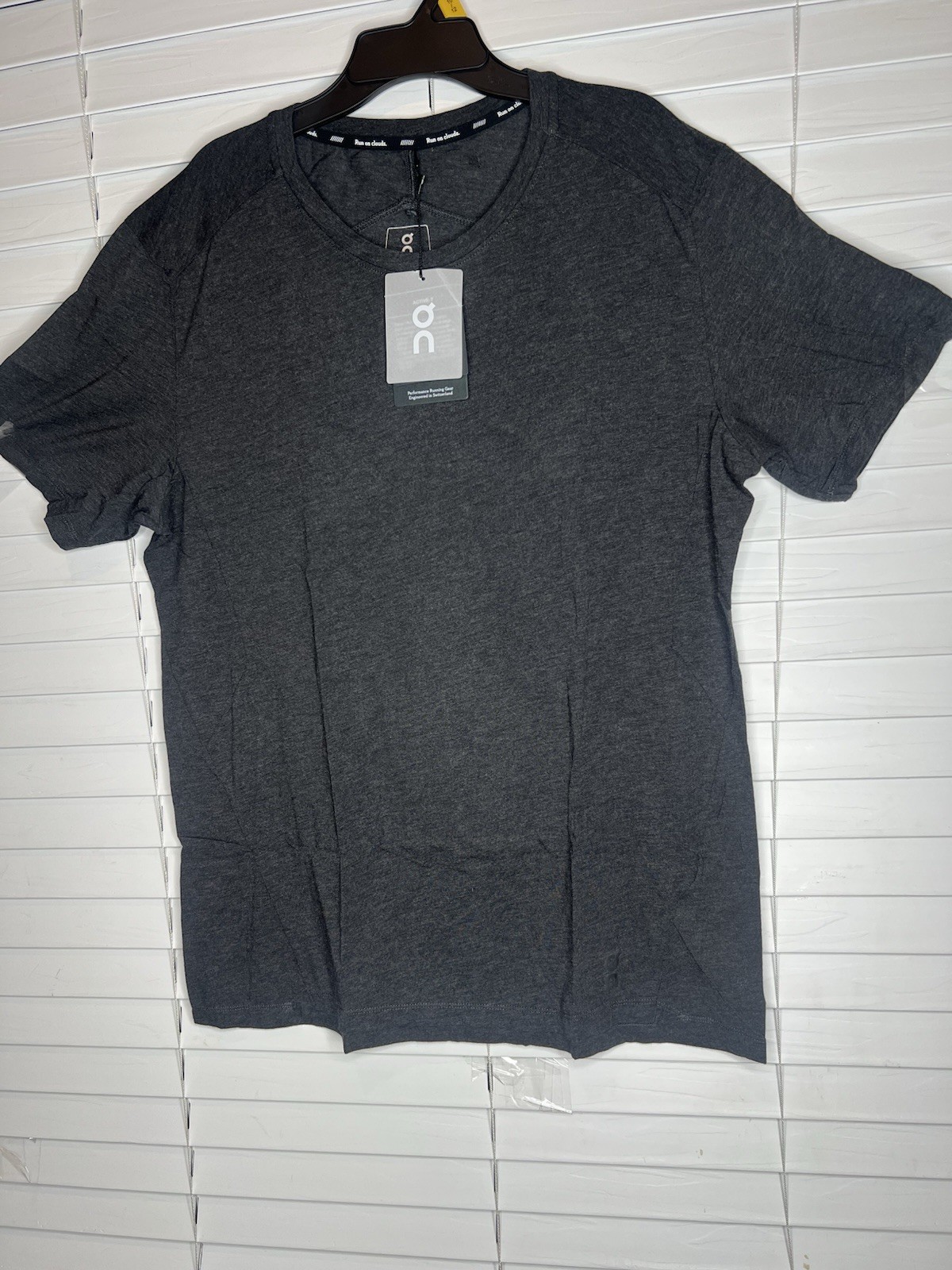 Run On Cloud Men's Performance T-Shirt LActive  Black