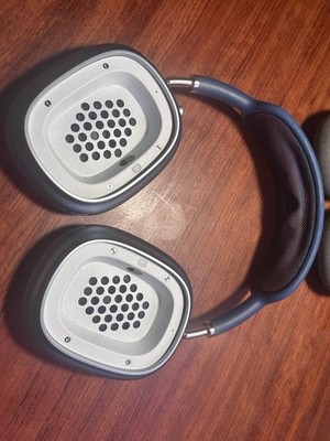 Apple AirPod max headphones